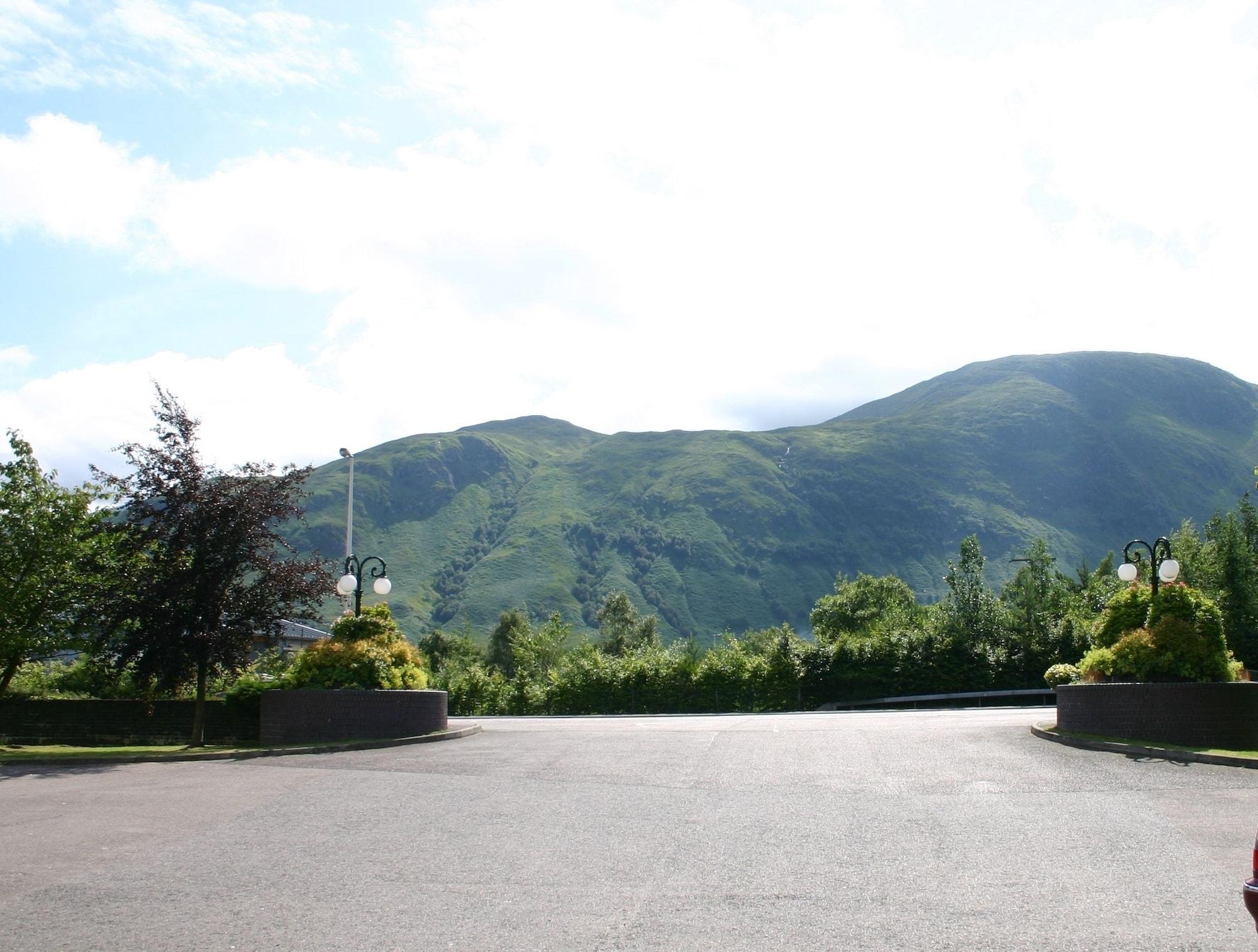 Ben Nevis Hotel & Leisure Club Fort William Exterior photo